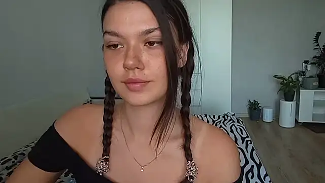 Vicki_queen live