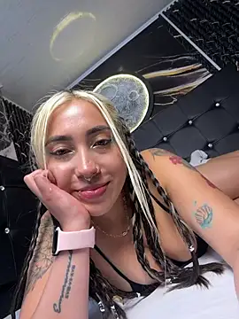 ManuelaVeeleez live