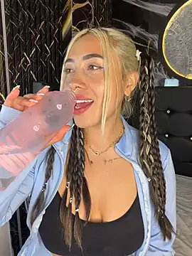 ManuelaVeeleez live