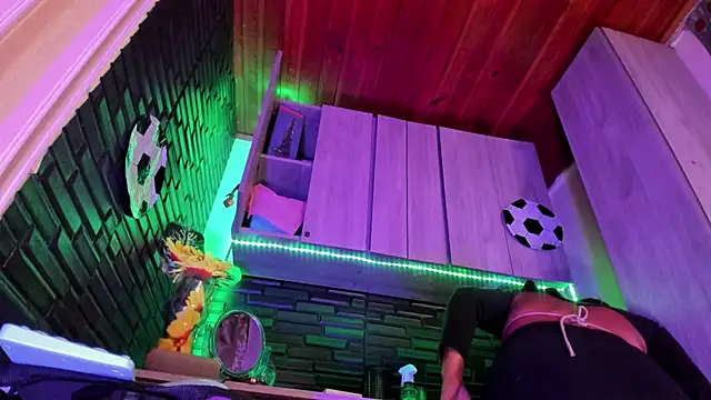 LaureenHills live