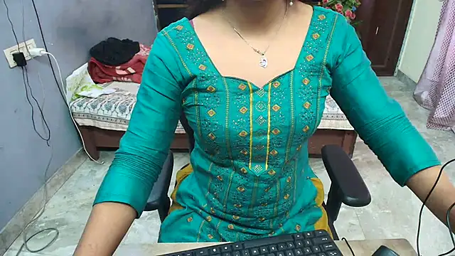 Deevisha-queen live