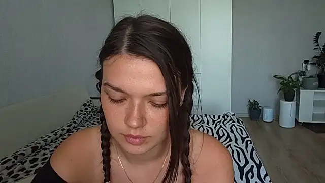 Vicki_queen live