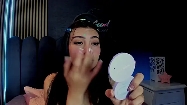 Nicolette_ks_ live