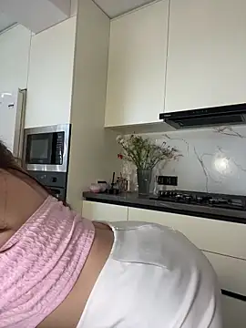 CurlyLara live