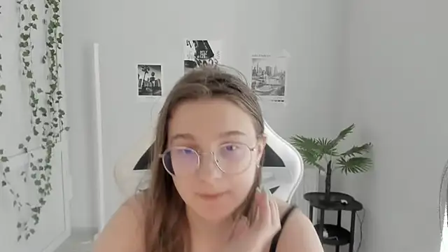Mia_kristal live