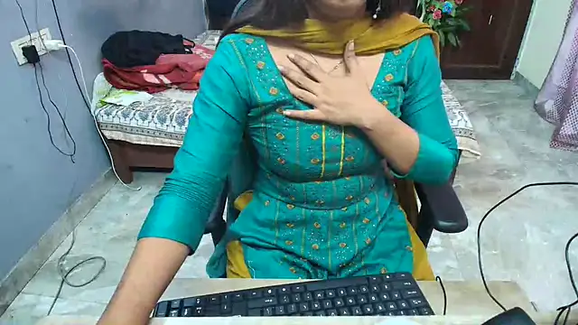Deevisha-queen live
