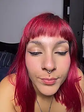 Amelie-RedHoney profile