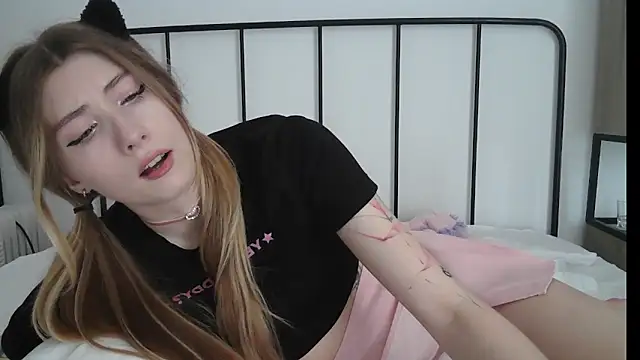 ErikaShyy live