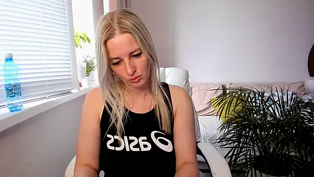 THE_GOLDEN_WOMAN live
