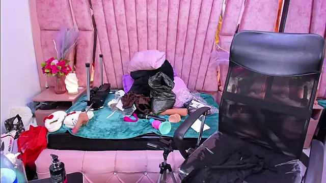 HornySkinny26 live