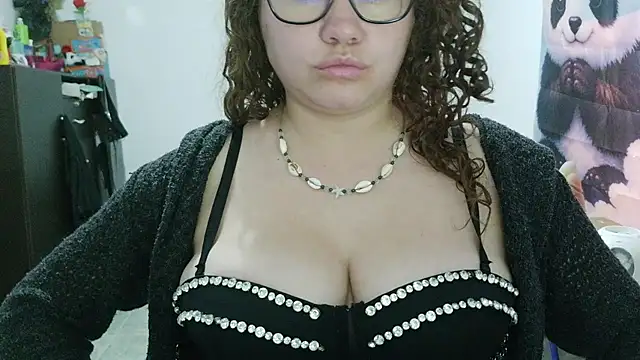 curly_greeneyed live