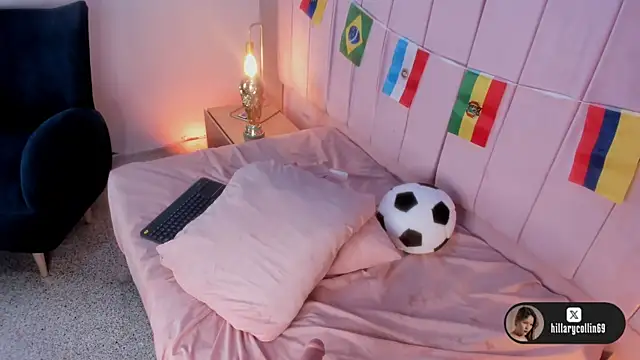 Hillary_Collins1 live