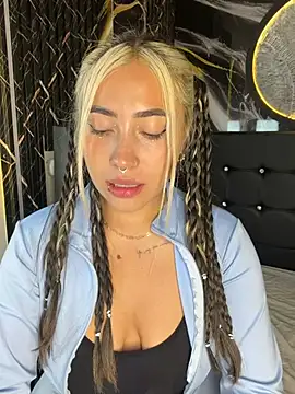 ManuelaVeeleez live