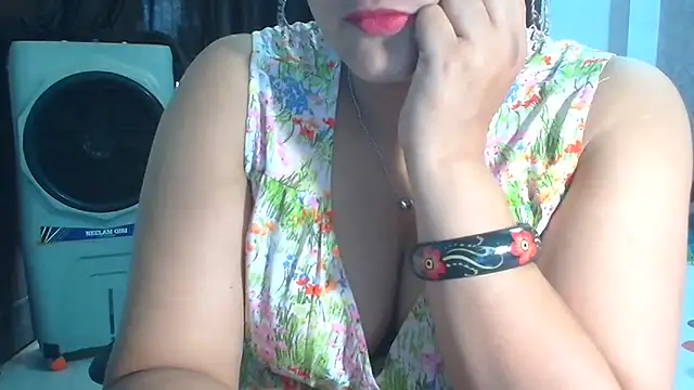 SimmiQueen_77 live