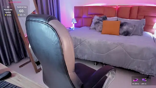 Catti_Brie live