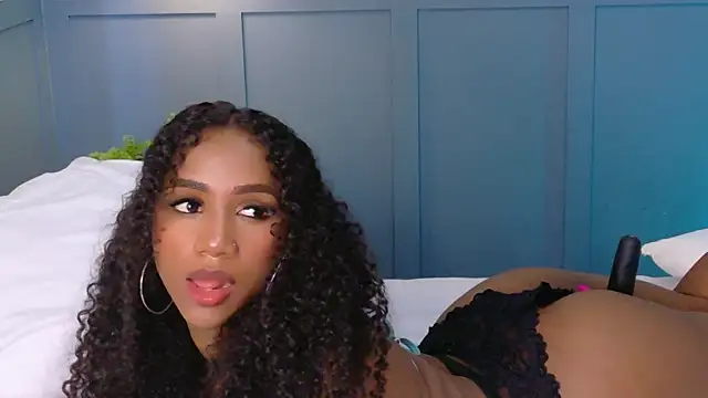 Chloe-Rose- live