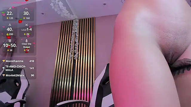 chloe_larson live