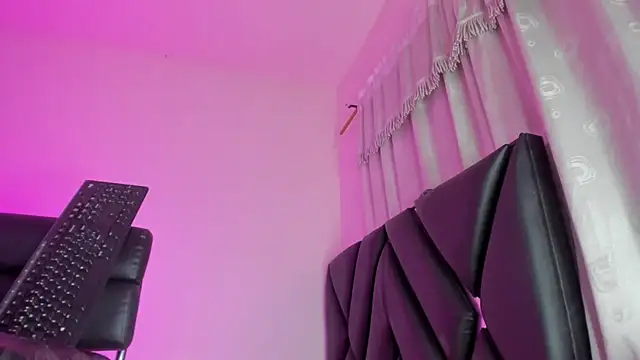 stephany_doll_ live