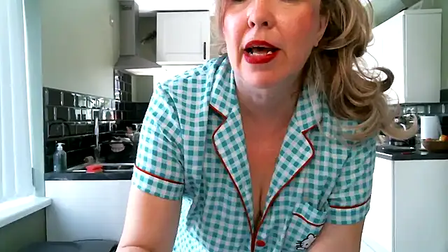 MissHoneyPenny live