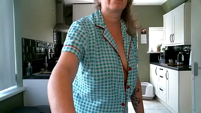MissHoneyPenny live
