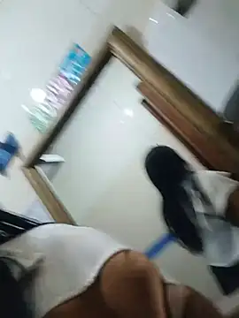 Milf_NaomiBraunx live