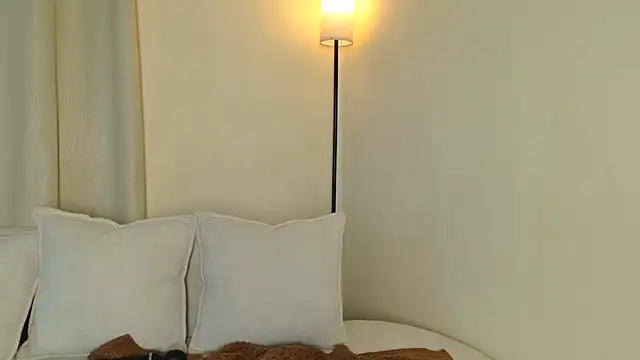 Zoe_Benson live