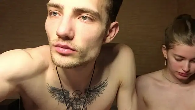 EmiliaCouple live