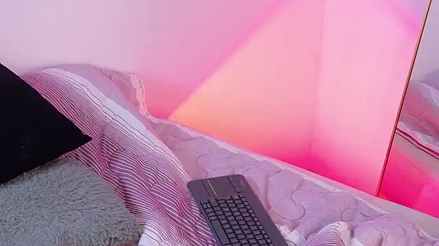 LeahAngell live