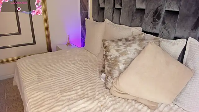 NaylaGrey live