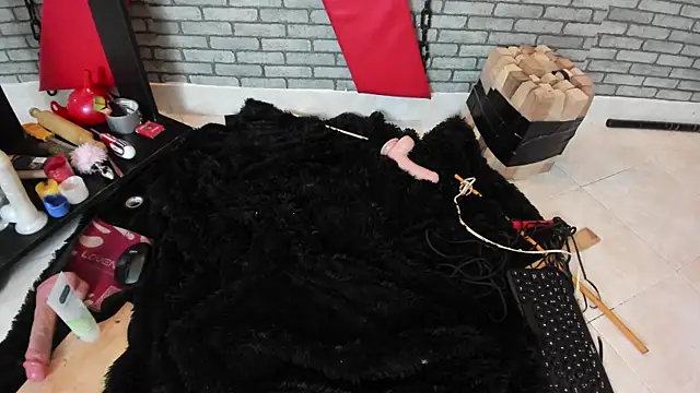 hillary_bigbutt live