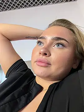 MonicaWestt live