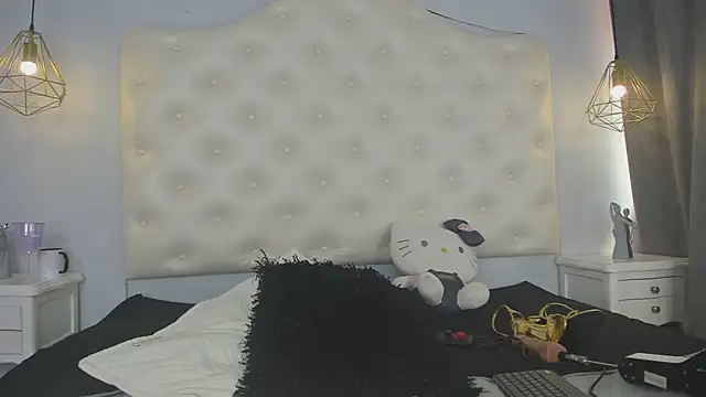 ninaavelvett live