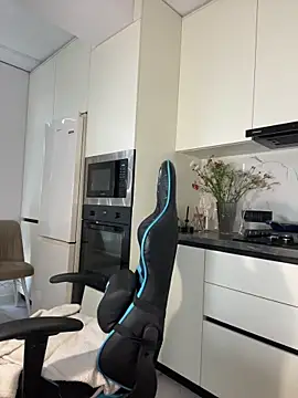 CurlyLara live