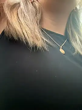 Andrea_19blonde live