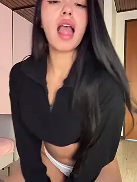 LunaMoore_Pink live
