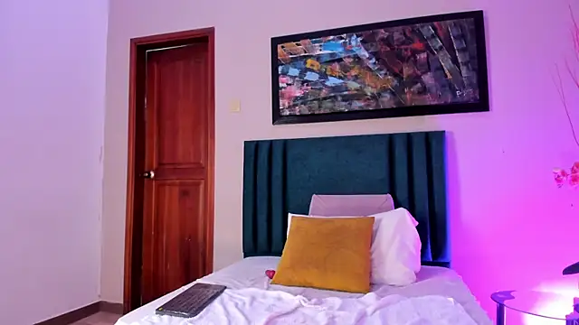 MiaFerrerr_ live
