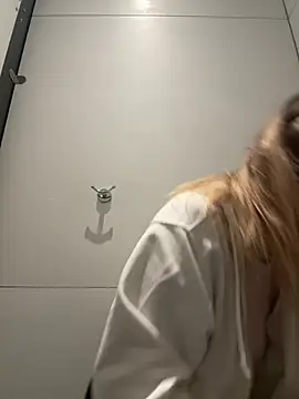 blonde_exe live