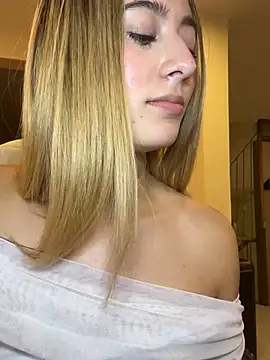 kloe__t18 live