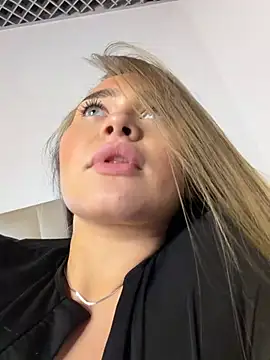 MonicaWestt live