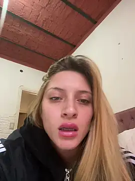Rubia-delicada live