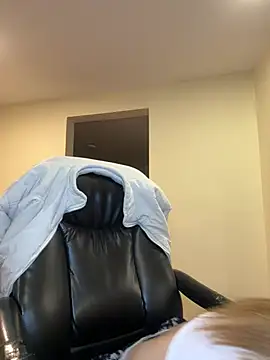 kloe__t18 live