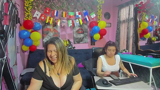 lesbiancuple live