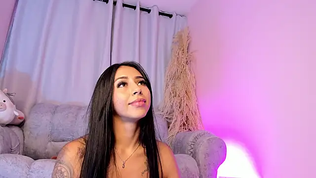AlanaVs live
