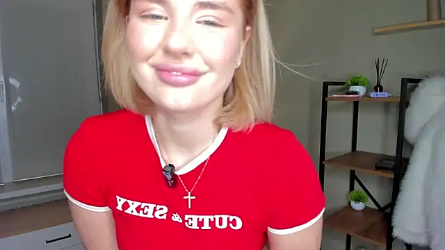 BossyPeach live