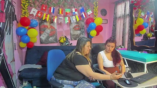 lesbiancuple live