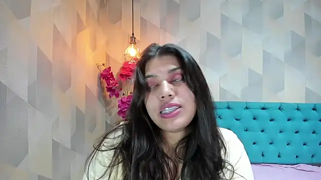 LindaBreeS live