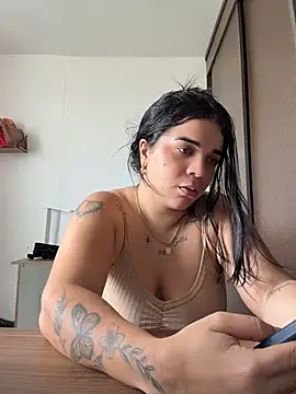 Siri_Luxx live