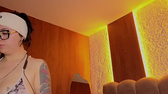 Hela_v live