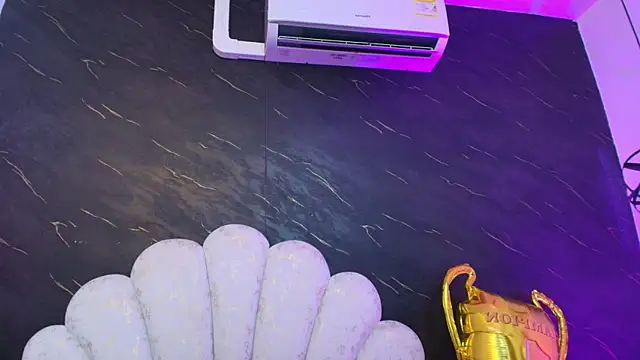 _MiaBrown_ live