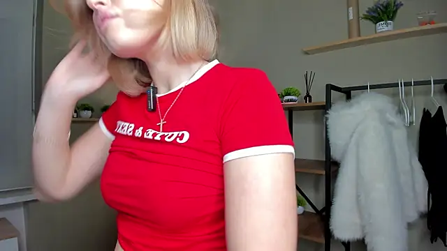 BossyPeach live